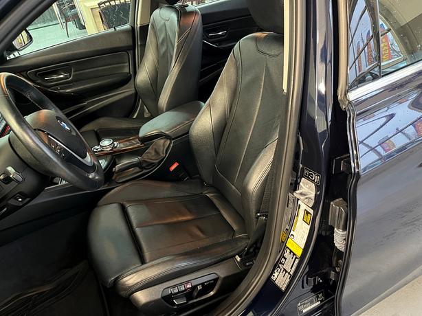 2015 BMW 320i xDrive AWD, $0 Claim, Local Victoria, LOW KM! image 8