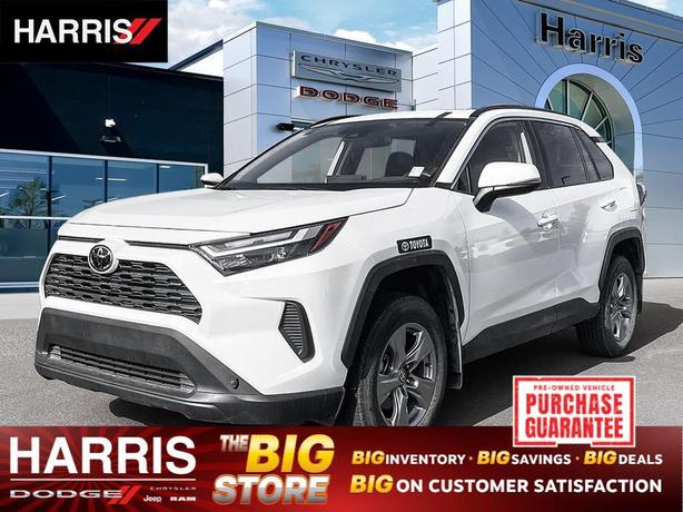 2022 TOYOTA RAV4 XLE AWD | No Reported Accidents! image 1