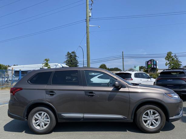 2019 Mitsubishi Outlander ES 4WD-Apple CarPlay,Auto Climate,Back Up Cam image 3