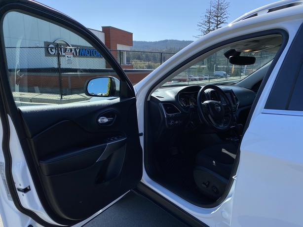 2020 Jeep Cherokee North 4WD-GPS Navigation,Blind-Spot/Rear,(CLF),AC image 6