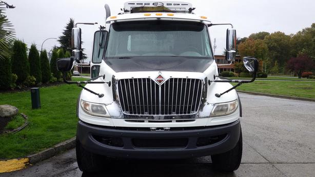 2015 International 7400 Garbage Truck With Air Brakes Diesel image 3