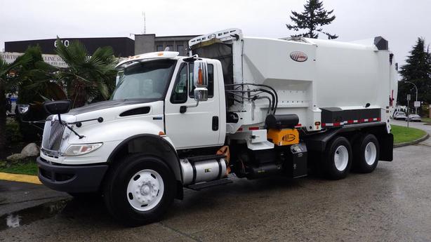 2015 International 7400 Garbage Truck With Air Brakes Diesel image 5