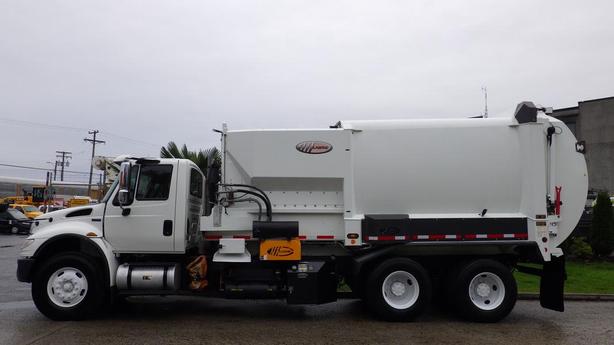 2015 International 7400 Garbage Truck With Air Brakes Diesel image 6