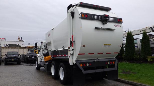 2015 International 7400 Garbage Truck With Air Brakes Diesel image 8