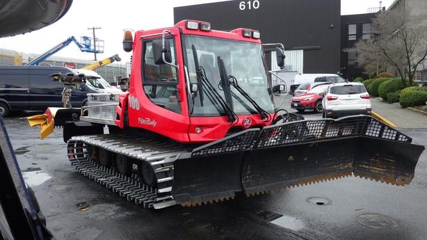 2011 Pistenbully 100 Plow Snow Groomer Diesel image 1