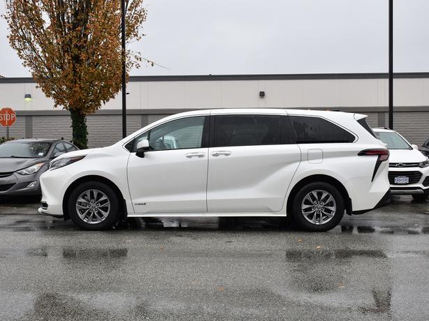 2021 Toyota Sienna XLE Hybrid - Leather, Sunroof, No Accidents, 8 Psg image 2
