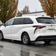 2021 Toyota Sienna XLE Hybrid - Leather, Sunroof, No Accidents, 8 Psg thumbnail image 3