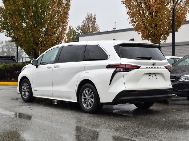 2021 Toyota Sienna XLE Hybrid - Leather, Sunroof, No Accidents, 8 Psg image 3