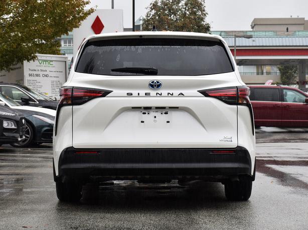 2021 Toyota Sienna XLE Hybrid - Leather, Sunroof, No Accidents, 8 Psg image 4
