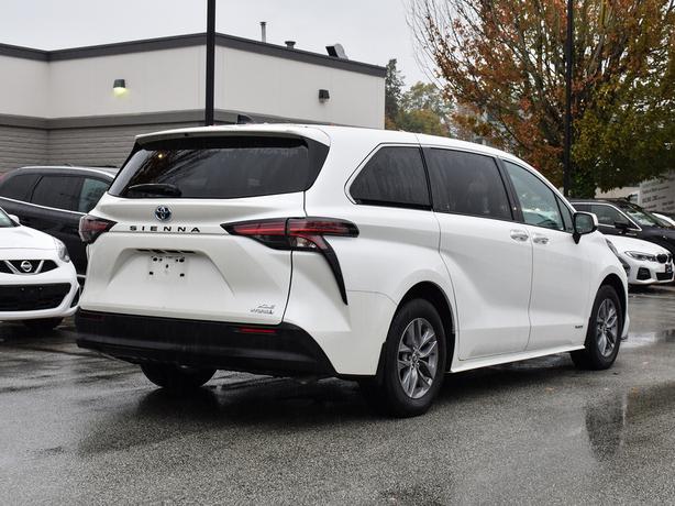 2021 Toyota Sienna XLE Hybrid - Leather, Sunroof, No Accidents, 8 Psg image 5