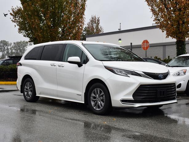 2021 Toyota Sienna XLE Hybrid - Leather, Sunroof, No Accidents, 8 Psg image 6