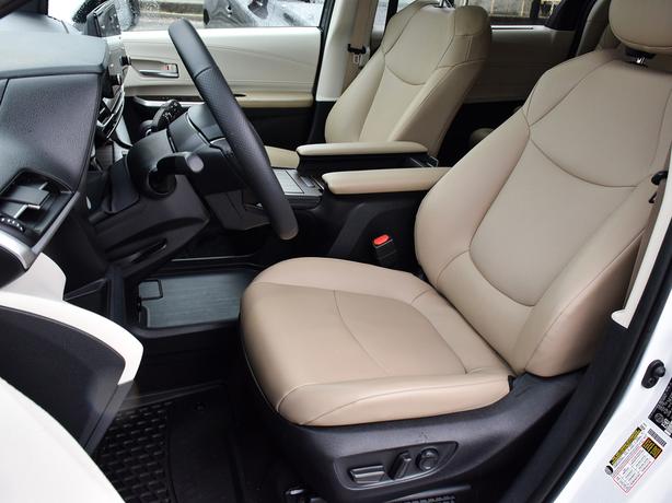 2021 Toyota Sienna XLE Hybrid - Leather, Sunroof, No Accidents, 8 Psg image 8