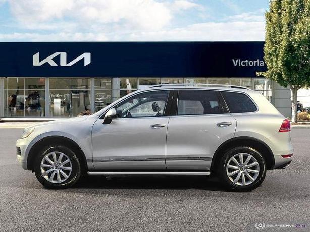 2011 Volkswagen Touareg 3.6L Highline 4dr All-wheel Drive 4MOTION image 3