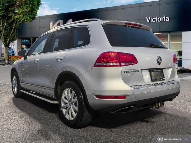 2011 Volkswagen Touareg 3.6L Highline 4dr All-wheel Drive 4MOTION image 4