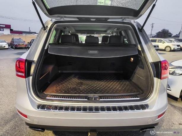 2011 Volkswagen Touareg 3.6L Highline 4dr All-wheel Drive 4MOTION image 8