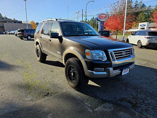 2006 Ford Explorer Eddie Bauer image 1