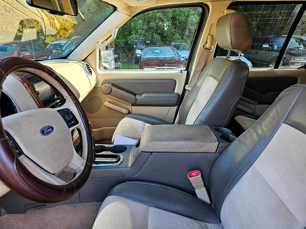 2006 Ford Explorer Eddie Bauer image 7