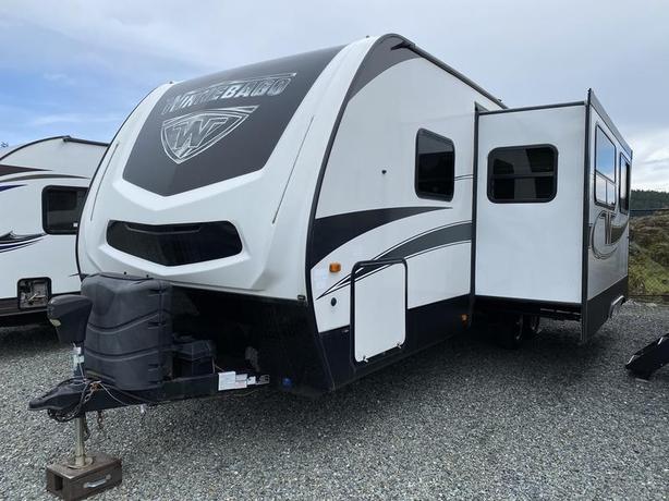 2017 Winnebago Minnie Plus 26RBSS image 1