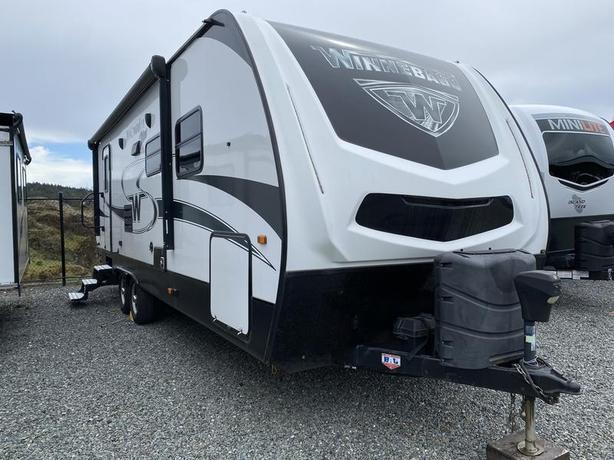 2017 Winnebago Minnie Plus 26RBSS image 3
