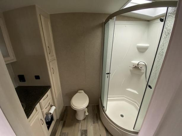 2017 Winnebago Minnie Plus 26RBSS image 7