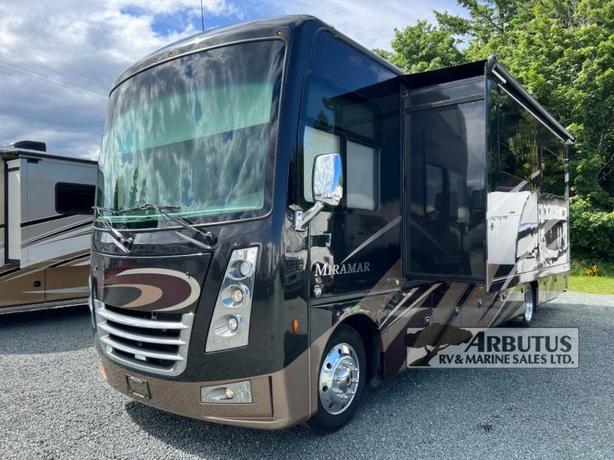 Used 2019 Thor Miramar 35.2 image 1