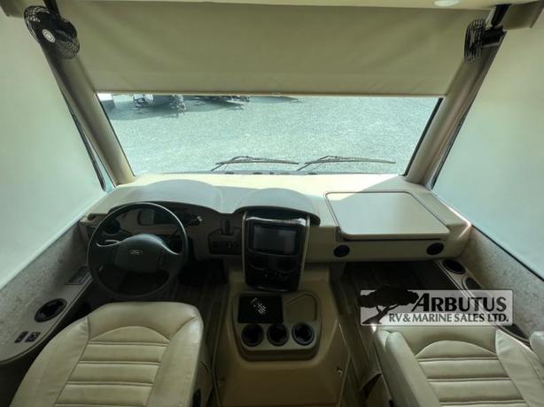 Used 2019 Thor Miramar 35.2 image 8
