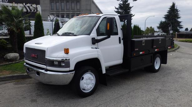 2004 GMC C4500 11 Foot Flat Deck Diesel Dually image 5