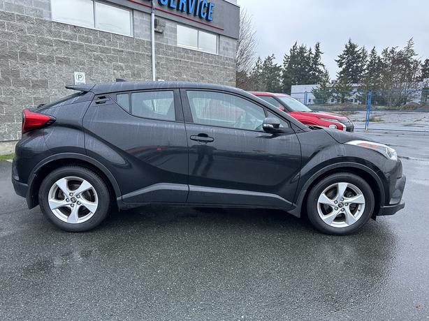 2018 Toyota C-HR XLE FWD-Heated Sport Seats,Auto Headlights,AC image 3