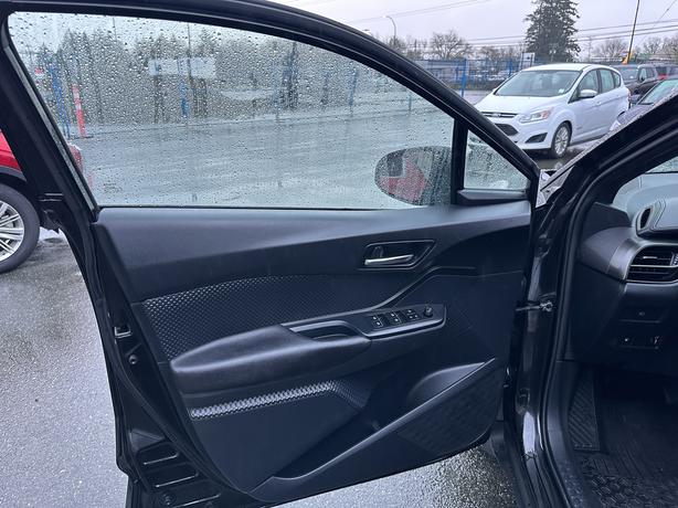 2018 Toyota C-HR XLE FWD-Heated Sport Seats,Auto Headlights,AC image 6