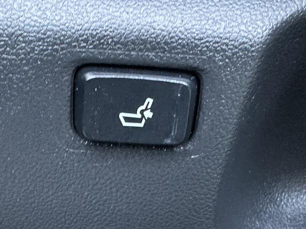 2018 Toyota C-HR XLE FWD-Heated Sport Seats,Auto Headlights,AC image 8