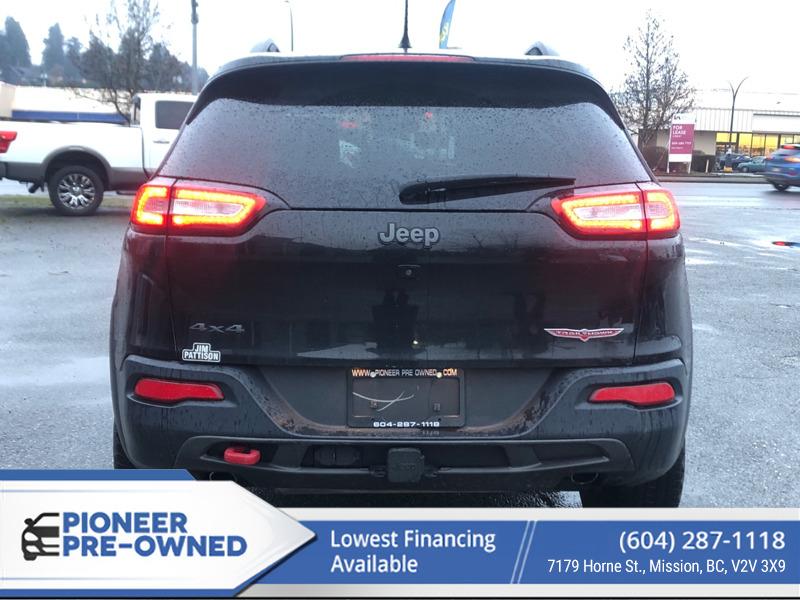 2015 Jeep Cherokee TRAILHAWK - Bluetooth - Low rate financing available OAC display photo