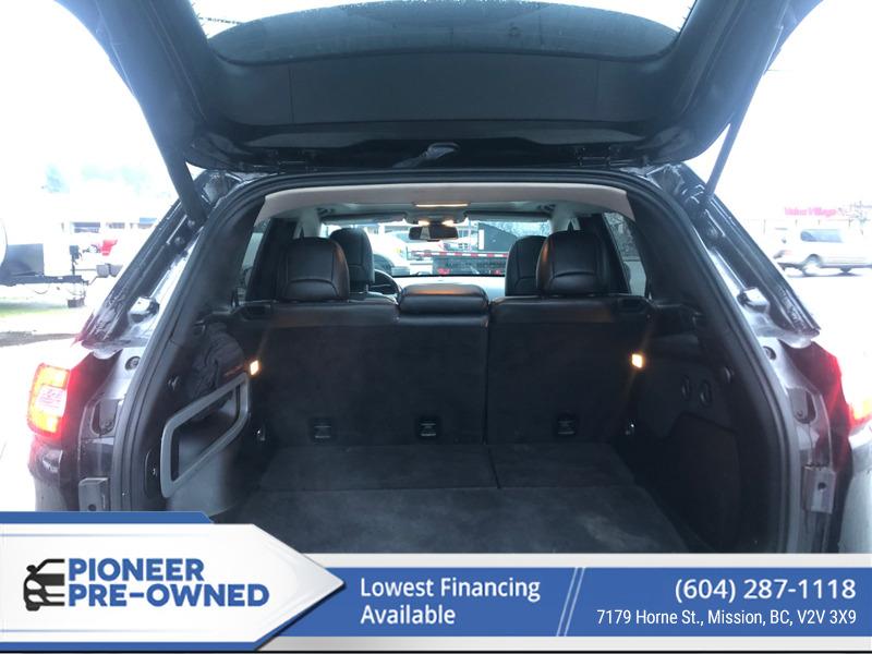 2015 Jeep Cherokee TRAILHAWK - Bluetooth - Low rate financing available OAC display photo