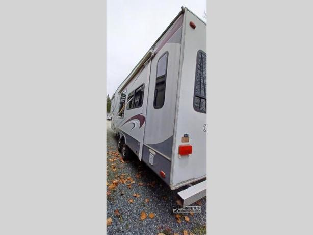 Used 2011 Heartland Greystone 29MK image 5