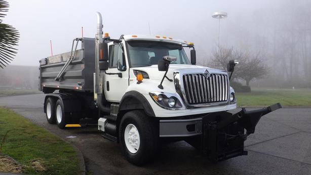 2009 International 7600 Plow/Hook Truck Air Brakes Dually Diesel image 1
