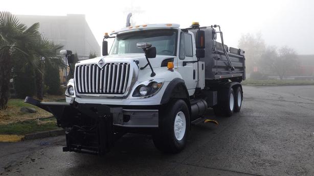 2009 International 7600 Plow/Hook Truck Air Brakes Dually Diesel image 4