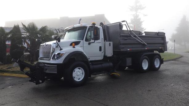 2009 International 7600 Plow/Hook Truck Air Brakes Dually Diesel image 5