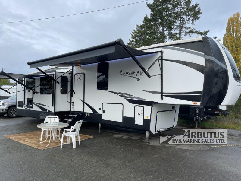 Used 2022 Forest River RV Cardinal Luxury 390FBX display photo