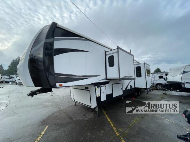Used 2022 Forest River RV Cardinal Luxury 390FBX image 3