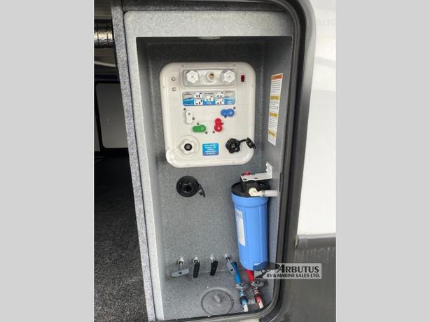 Used 2022 Forest River RV Cardinal Luxury 390FBX image 4