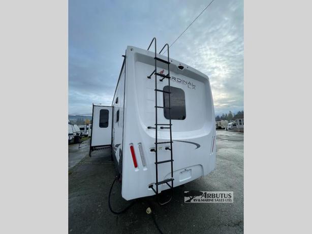 Used 2022 Forest River RV Cardinal Luxury 390FBX image 5