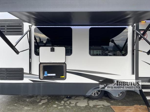 Used 2022 Forest River RV Cardinal Luxury 390FBX image 6