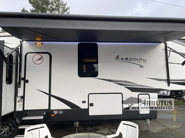 Used 2022 Forest River RV Cardinal Luxury 390FBX image 7