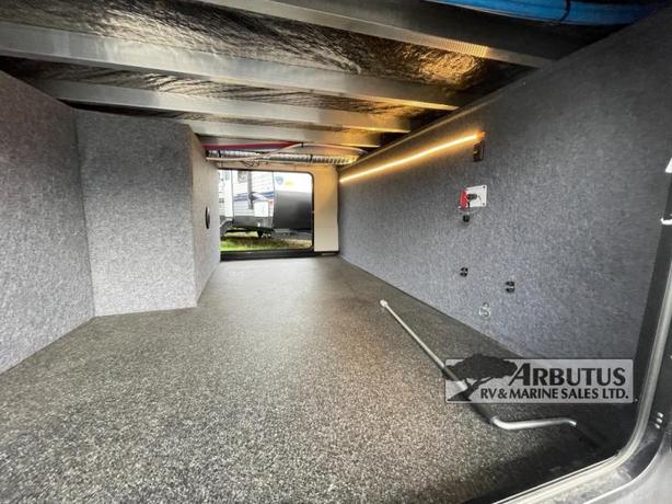 Used 2022 Forest River RV Cardinal Luxury 390FBX image 8