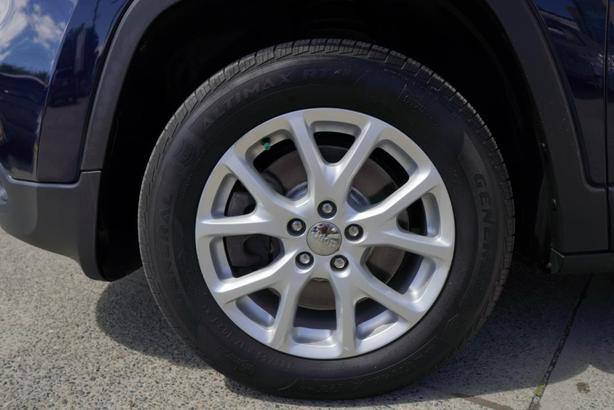 2015 Jeep Cherokee 4WD 4dr North - ONE OWNER / BC VEHICLE image 4