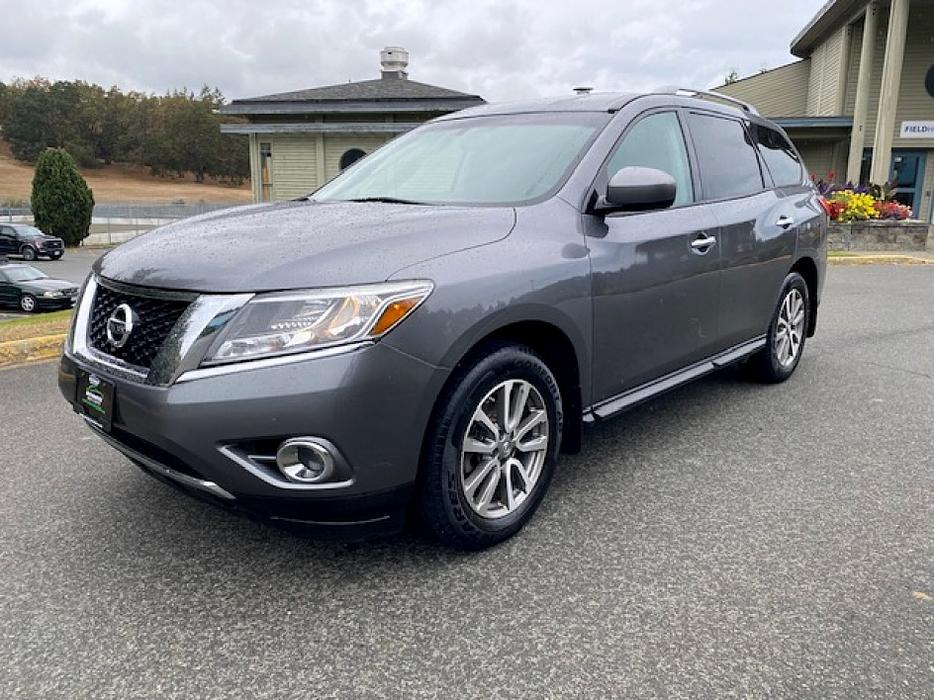 2015 Nissan Pathfinder S display photo