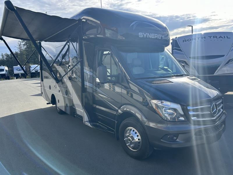 2017 Thor Motor Coach SD24 Synergy display photo