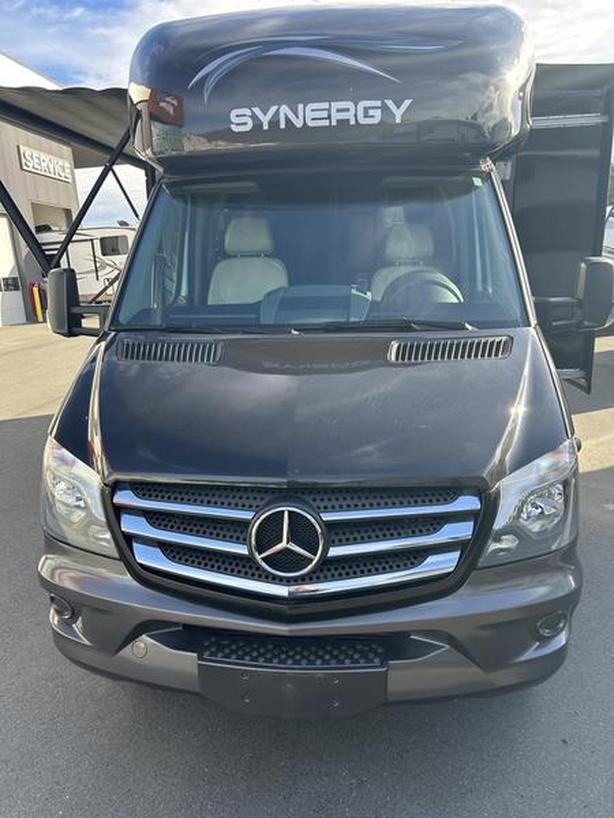 2017 Thor Motor Coach SD24 Synergy image 2