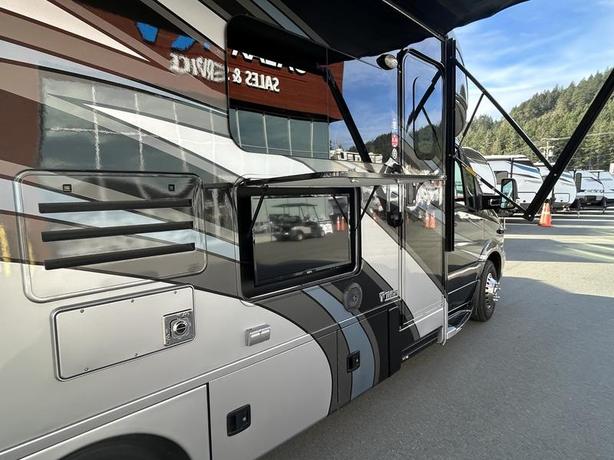 2017 Thor Motor Coach SD24 Synergy image 4