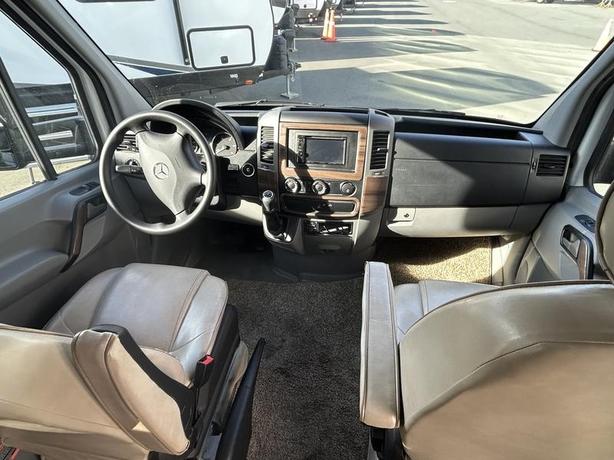 2017 Thor Motor Coach SD24 Synergy image 6