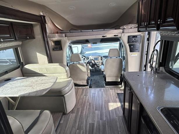 2017 Thor Motor Coach SD24 Synergy image 7
